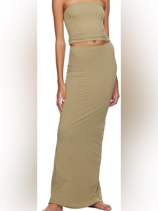 Dresses & Skirts - NWT Skims Fits everybody skirt size L MSRP $58